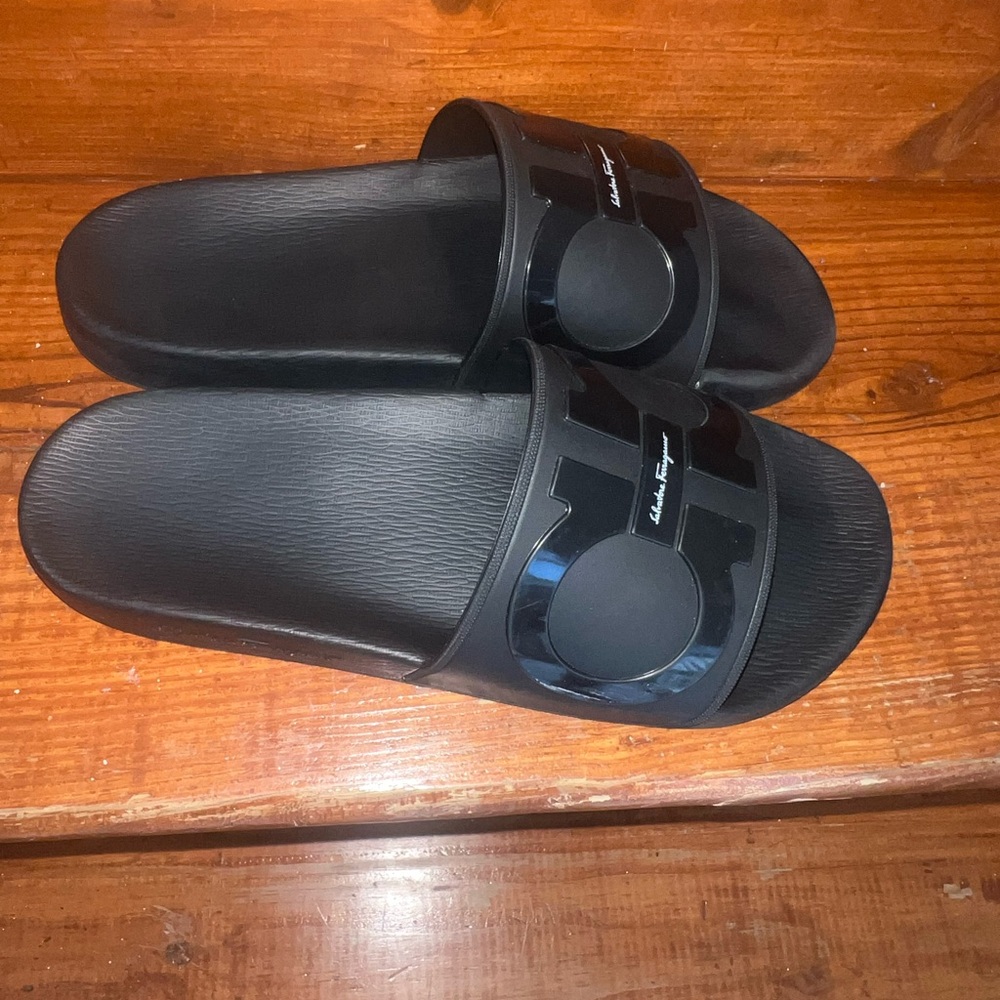 Salvatore Ferragamo Black Logo Slides - Picture 2 of 4